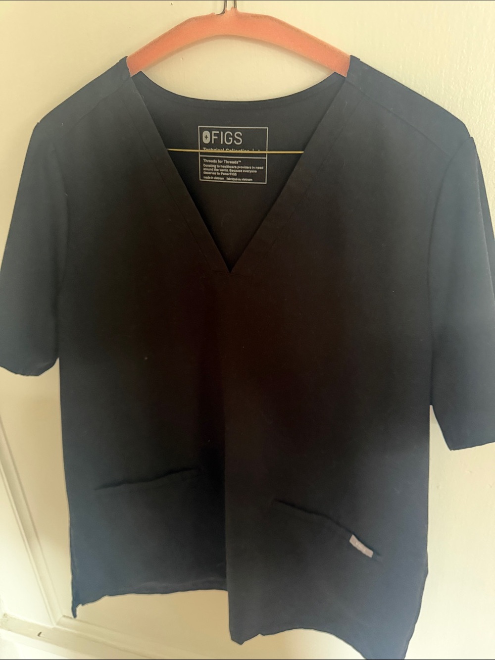 FIGS Black V-Neck Technical Collection Medical Scrub Top Large - Picture 6 of 6